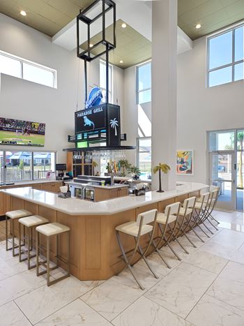 On-site fee bar & restaurant